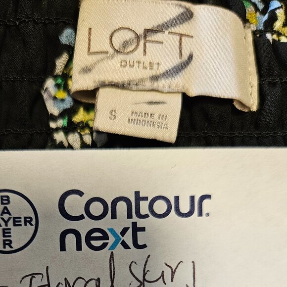 LOFT black floral mini skirt size S - Picture 7 of 7